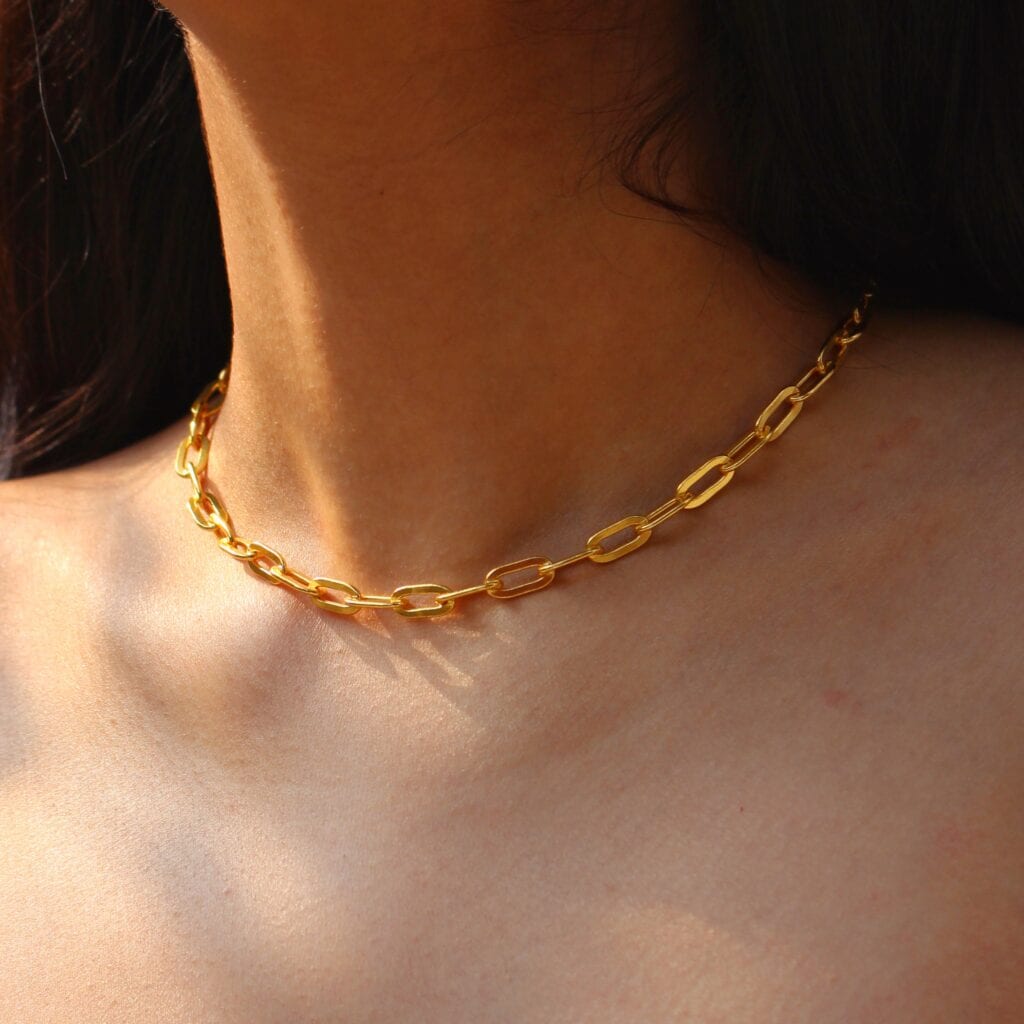 Flat cube link chain